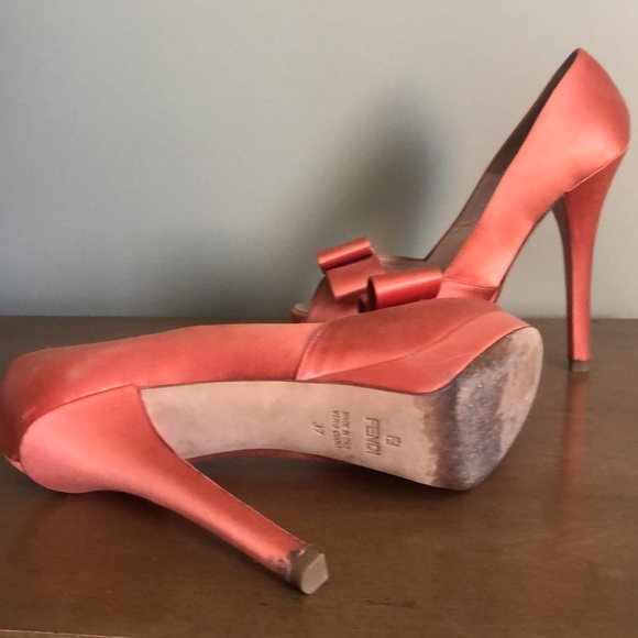 Fendi size 37 heels - Picture 3 of 3